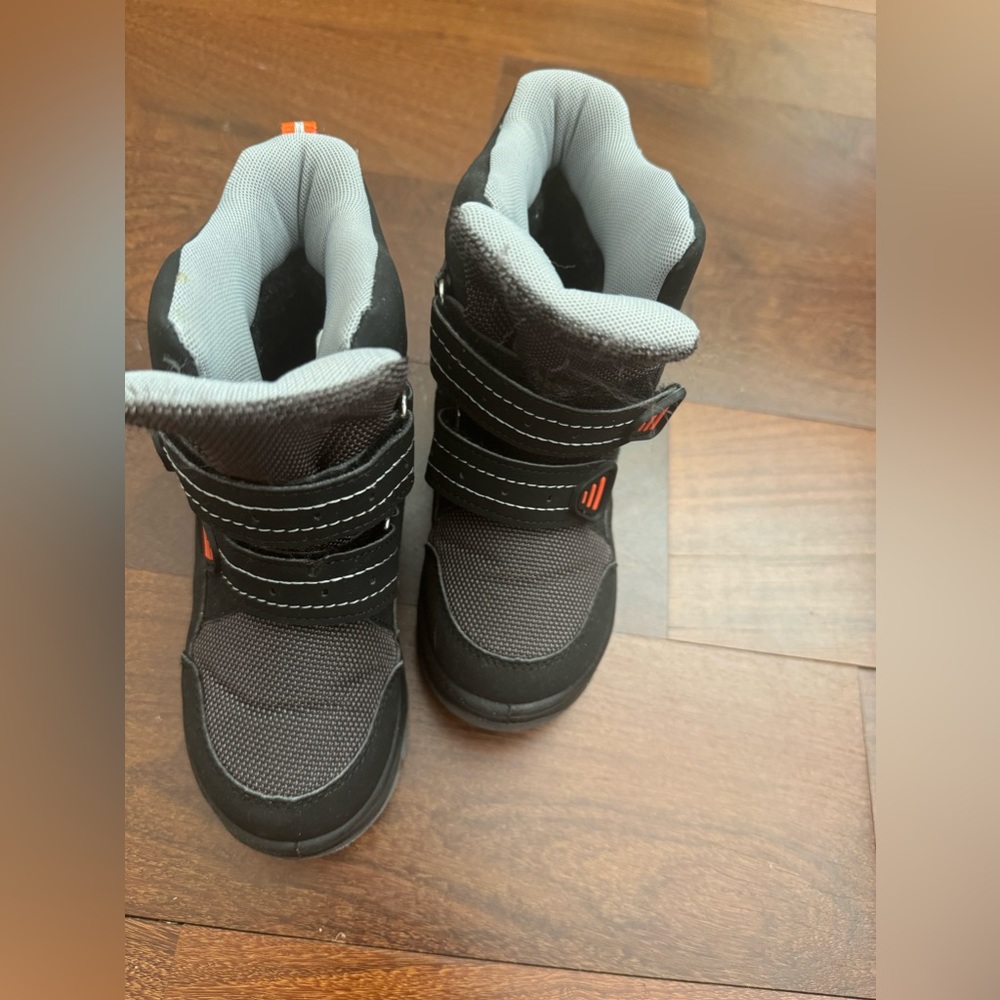 Kids boy Kamik waterproof snow boots, size 11 Youth